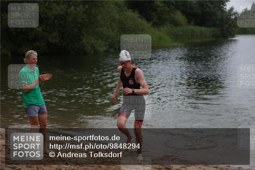 21.06.2026 - 29. Vierlanden-Triathlon Andreas Tolksdorf http://msf.ph/oto/9848294 21.06.2026 09:54:32 Schwimmen 387 meine-sportfotos.de