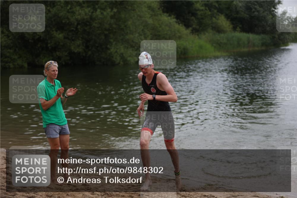 21.06.2026 - 29. Vierlanden-Triathlon Andreas Tolksdorf http://msf.ph/oto/9848302 21.06.2026 09:54:32 Schwimmen 387 meine-sportfotos.de