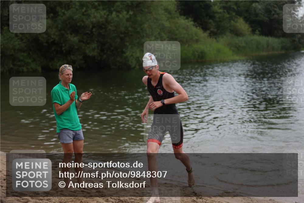 21.06.2026 - 29. Vierlanden-Triathlon Andreas Tolksdorf http://msf.ph/oto/9848307 21.06.2026 09:54:32 Schwimmen 387 meine-sportfotos.de