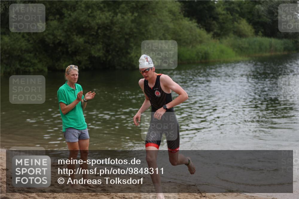 21.06.2026 - 29. Vierlanden-Triathlon Andreas Tolksdorf http://msf.ph/oto/9848311 21.06.2026 09:54:32 Schwimmen 387 meine-sportfotos.de