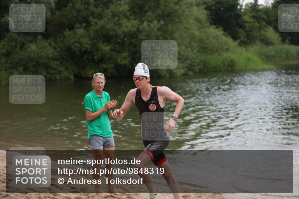 21.06.2026 - 29. Vierlanden-Triathlon Andreas Tolksdorf http://msf.ph/oto/9848319 21.06.2026 09:54:32 Schwimmen 387 meine-sportfotos.de