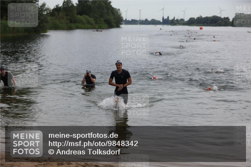 21.06.2026 - 29. Vierlanden-Triathlon Andreas Tolksdorf http://msf.ph/oto/9848342 21.06.2026 09:54:51 Schwimmen 339, 350, 362 meine-sportfotos.de