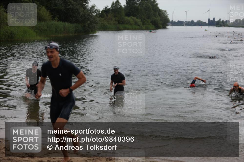 21.06.2026 - 29. Vierlanden-Triathlon Andreas Tolksdorf http://msf.ph/oto/9848396 21.06.2026 09:54:54 Schwimmen 324, 337, 339, 350, 362, 379 meine-sportfotos.de