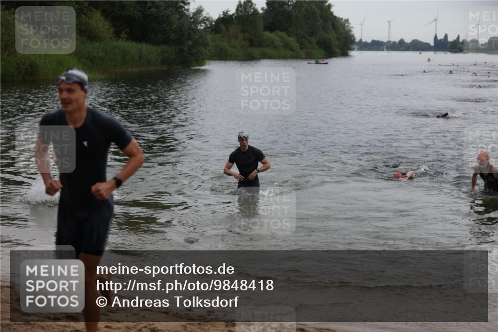 21.06.2026 - 29. Vierlanden-Triathlon Andreas Tolksdorf http://msf.ph/oto/9848418 21.06.2026 09:54:54 Schwimmen 324, 337, 339, 350, 362, 379 meine-sportfotos.de