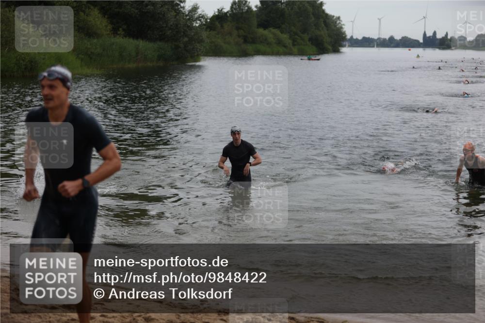 21.06.2026 - 29. Vierlanden-Triathlon Andreas Tolksdorf http://msf.ph/oto/9848422 21.06.2026 09:54:54 Schwimmen 324, 337, 339, 350, 362, 379 meine-sportfotos.de