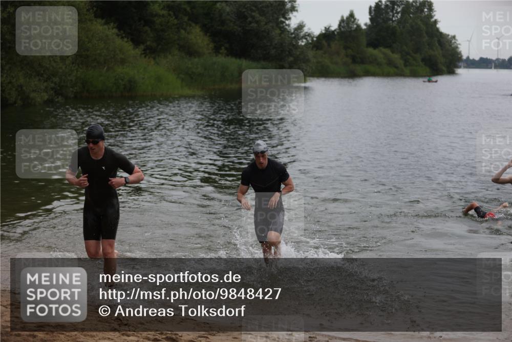 21.06.2026 - 29. Vierlanden-Triathlon Andreas Tolksdorf http://msf.ph/oto/9848427 21.06.2026 09:54:57 Schwimmen 324, 337, 339, 350, 362, 367, 379 meine-sportfotos.de