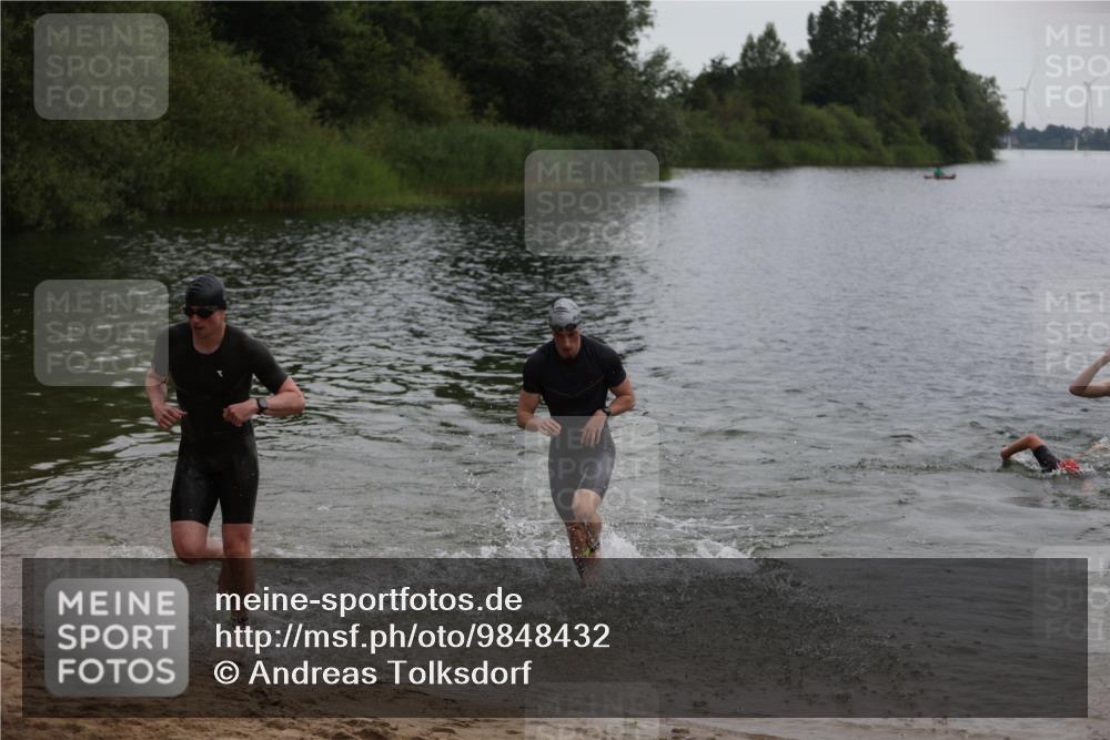21.06.2026 - 29. Vierlanden-Triathlon Andreas Tolksdorf http://msf.ph/oto/9848432 21.06.2026 09:54:57 Schwimmen 324, 337, 339, 350, 362, 367, 379 meine-sportfotos.de