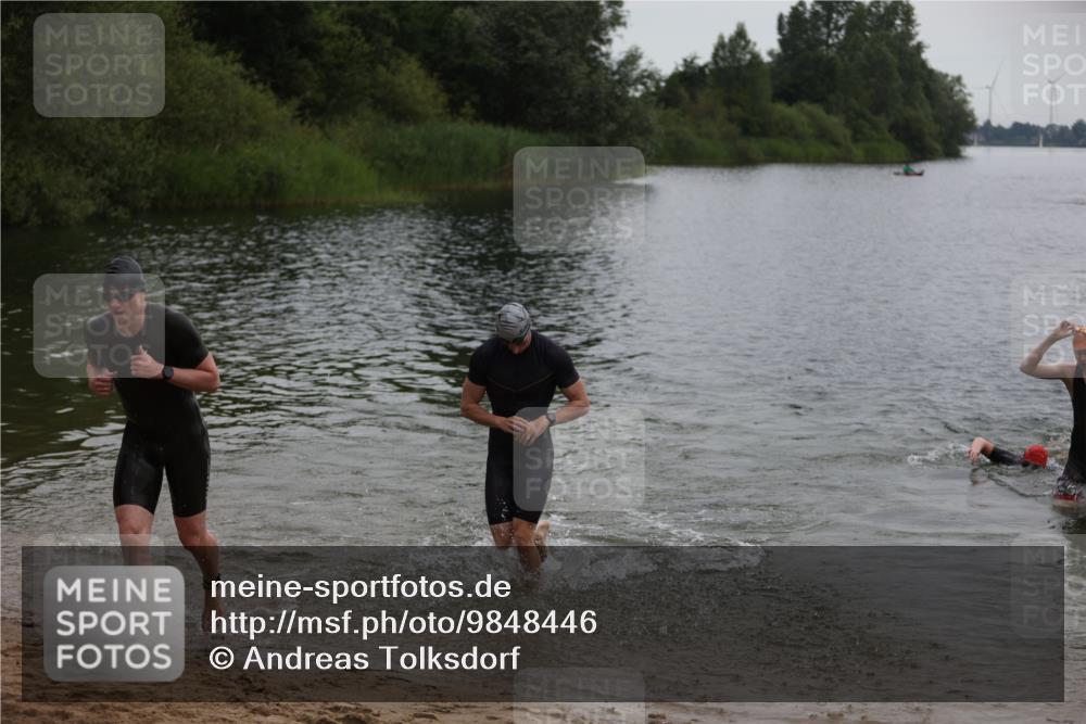 21.06.2026 - 29. Vierlanden-Triathlon Andreas Tolksdorf http://msf.ph/oto/9848446 21.06.2026 09:54:57 Schwimmen 324, 337, 339, 350, 362, 367, 379 meine-sportfotos.de