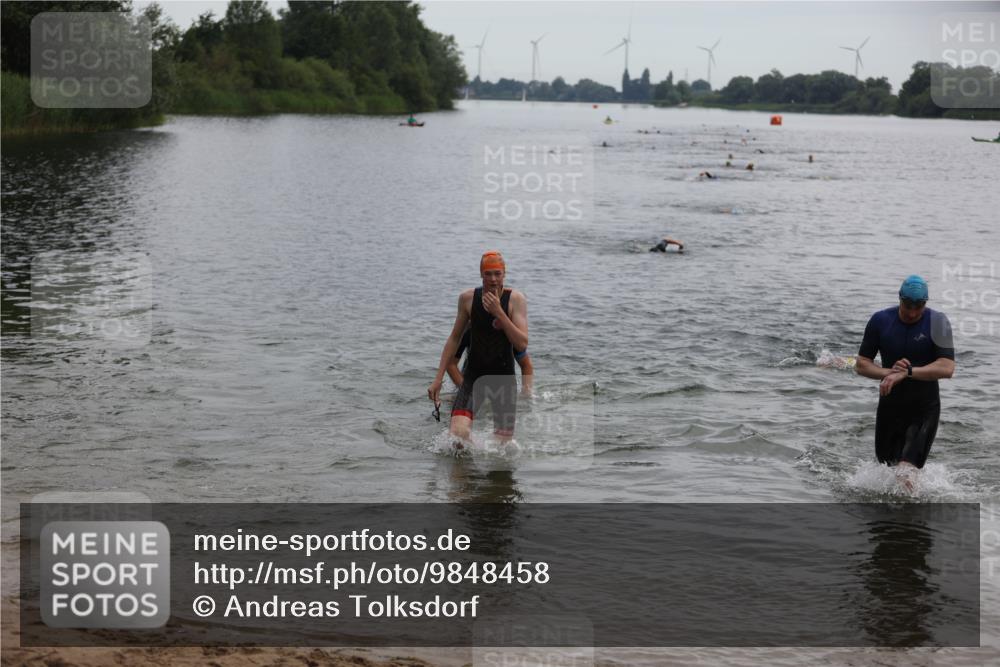 21.06.2026 - 29. Vierlanden-Triathlon Andreas Tolksdorf http://msf.ph/oto/9848458 21.06.2026 09:54:59 Schwimmen 324, 337, 350, 362, 367, 379 meine-sportfotos.de
