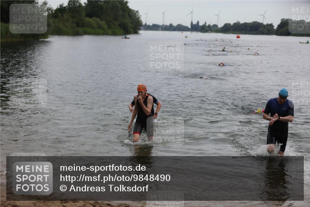 21.06.2026 - 29. Vierlanden-Triathlon Andreas Tolksdorf http://msf.ph/oto/9848490 21.06.2026 09:54:59 Schwimmen 324, 337, 350, 362, 367, 379 meine-sportfotos.de