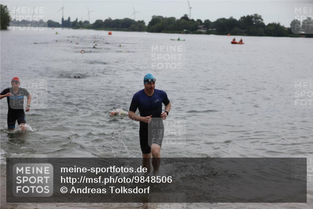21.06.2026 - 29. Vierlanden-Triathlon Andreas Tolksdorf http://msf.ph/oto/9848506 21.06.2026 09:55:01 Schwimmen 324, 337, 350, 362, 367, 379 meine-sportfotos.de