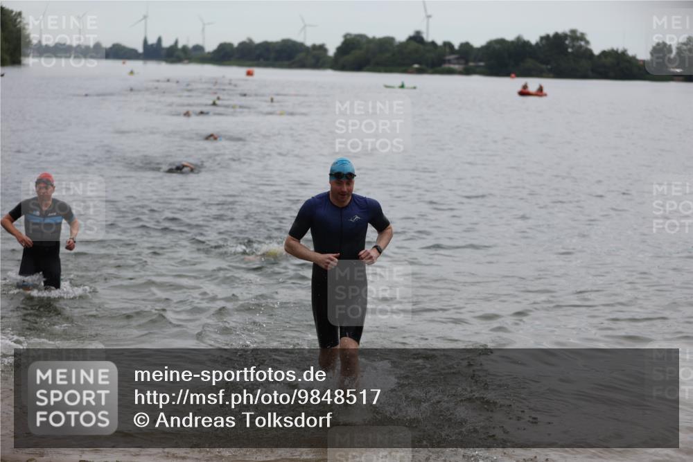 21.06.2026 - 29. Vierlanden-Triathlon Andreas Tolksdorf http://msf.ph/oto/9848517 21.06.2026 09:55:01 Schwimmen 324, 337, 350, 362, 367, 379 meine-sportfotos.de