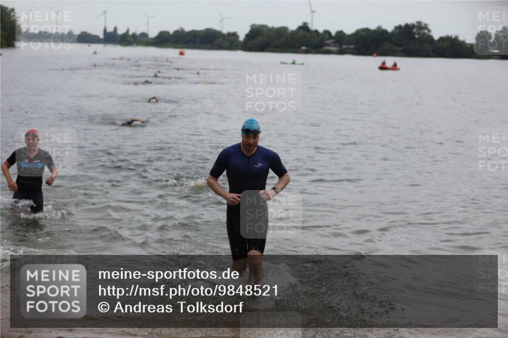 21.06.2026 - 29. Vierlanden-Triathlon Andreas Tolksdorf http://msf.ph/oto/9848521 21.06.2026 09:55:01 Schwimmen 324, 337, 350, 362, 367, 379 meine-sportfotos.de