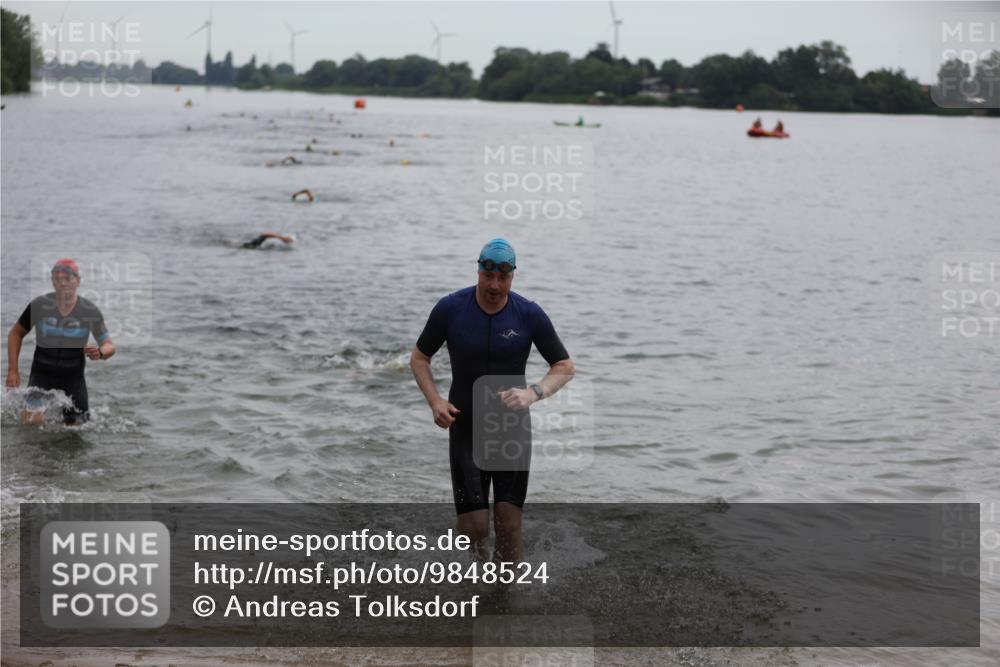 21.06.2026 - 29. Vierlanden-Triathlon Andreas Tolksdorf http://msf.ph/oto/9848524 21.06.2026 09:55:01 Schwimmen 324, 337, 350, 362, 367, 379 meine-sportfotos.de