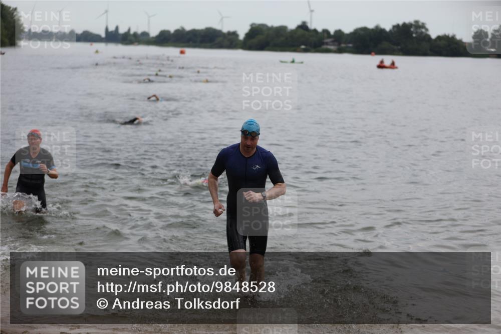 21.06.2026 - 29. Vierlanden-Triathlon Andreas Tolksdorf http://msf.ph/oto/9848528 21.06.2026 09:55:01 Schwimmen 324, 337, 350, 362, 367, 379 meine-sportfotos.de