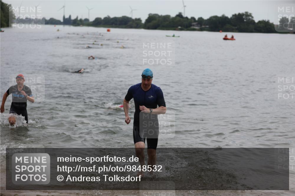 21.06.2026 - 29. Vierlanden-Triathlon Andreas Tolksdorf http://msf.ph/oto/9848532 21.06.2026 09:55:01 Schwimmen 324, 337, 350, 362, 367, 379 meine-sportfotos.de