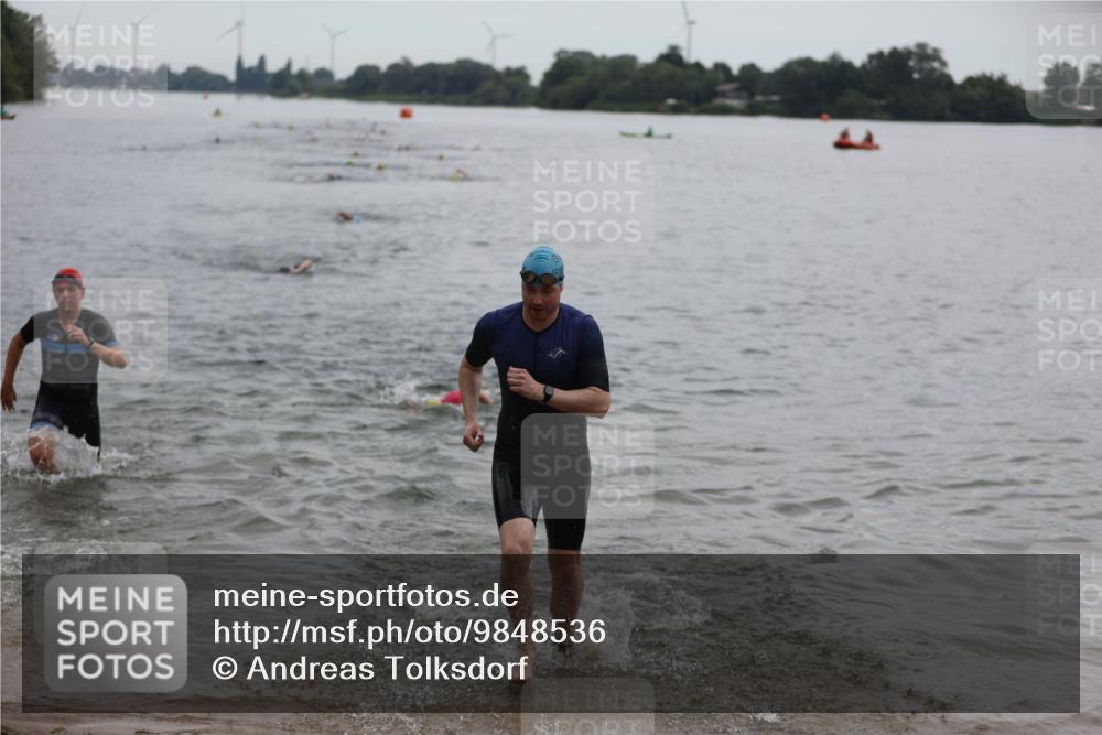 21.06.2026 - 29. Vierlanden-Triathlon Andreas Tolksdorf http://msf.ph/oto/9848536 21.06.2026 09:55:01 Schwimmen 324, 337, 350, 362, 367, 379 meine-sportfotos.de