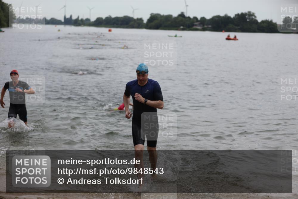 21.06.2026 - 29. Vierlanden-Triathlon Andreas Tolksdorf http://msf.ph/oto/9848543 21.06.2026 09:55:01 Schwimmen 324, 337, 350, 362, 367, 379 meine-sportfotos.de