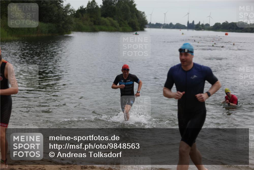 21.06.2026 - 29. Vierlanden-Triathlon Andreas Tolksdorf http://msf.ph/oto/9848563 21.06.2026 09:55:02 Schwimmen 324, 337, 350, 362, 367, 379 meine-sportfotos.de