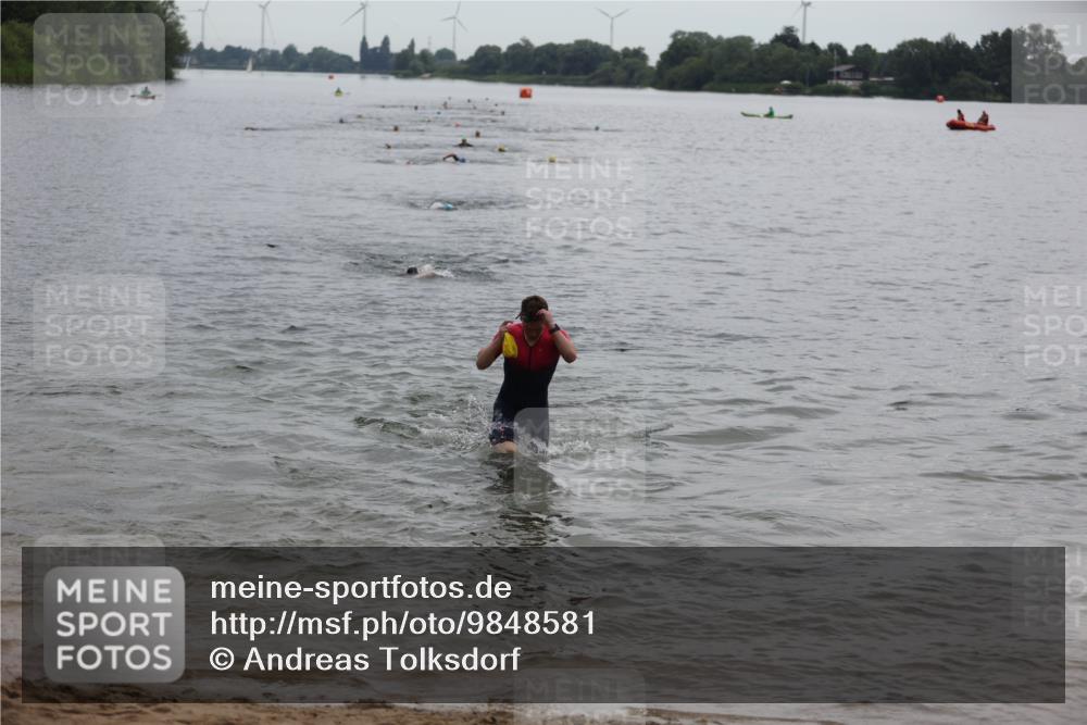 21.06.2026 - 29. Vierlanden-Triathlon Andreas Tolksdorf http://msf.ph/oto/9848581 21.06.2026 09:55:05 Schwimmen 324, 337, 367, 379 meine-sportfotos.de