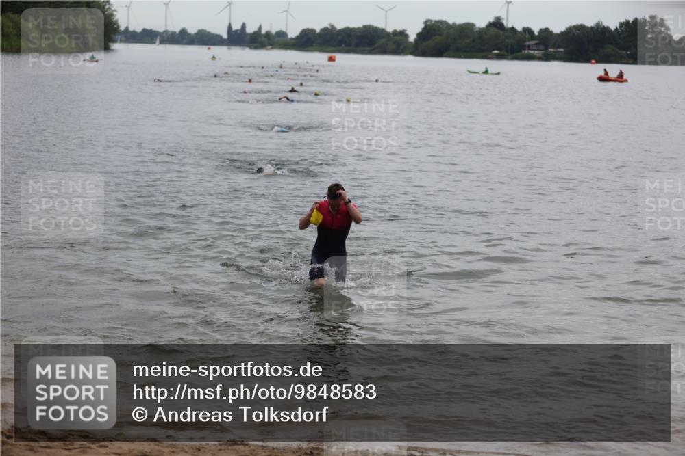 21.06.2026 - 29. Vierlanden-Triathlon Andreas Tolksdorf http://msf.ph/oto/9848583 21.06.2026 09:55:05 Schwimmen 324, 337, 367, 379 meine-sportfotos.de