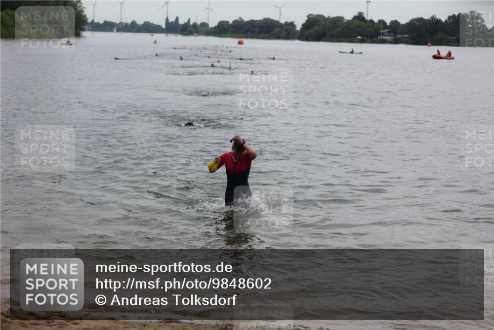21.06.2026 - 29. Vierlanden-Triathlon Andreas Tolksdorf http://msf.ph/oto/9848602 21.06.2026 09:55:05 Schwimmen 324, 337, 367, 379 meine-sportfotos.de