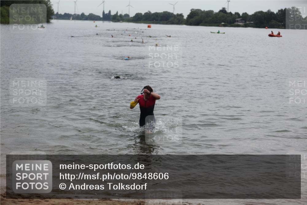 21.06.2026 - 29. Vierlanden-Triathlon Andreas Tolksdorf http://msf.ph/oto/9848606 21.06.2026 09:55:06 Schwimmen 324, 337, 367, 379 meine-sportfotos.de