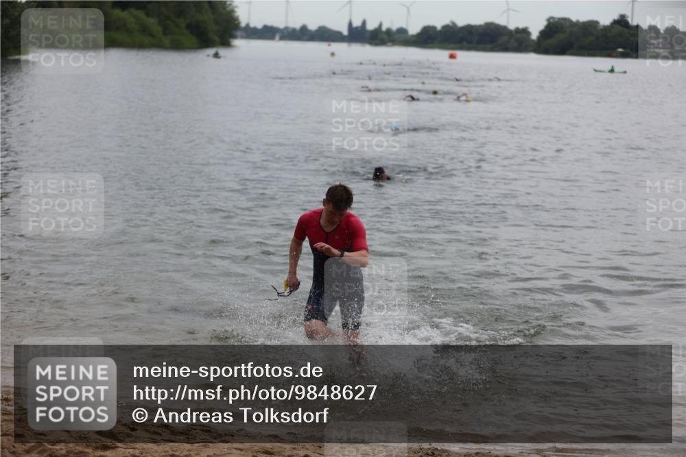 21.06.2026 - 29. Vierlanden-Triathlon Andreas Tolksdorf http://msf.ph/oto/9848627 21.06.2026 09:55:07 Schwimmen 324, 337, 367, 379 meine-sportfotos.de