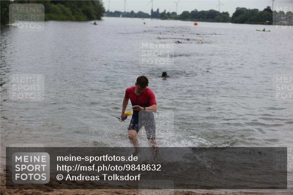 21.06.2026 - 29. Vierlanden-Triathlon Andreas Tolksdorf http://msf.ph/oto/9848632 21.06.2026 09:55:07 Schwimmen 324, 337, 367, 379 meine-sportfotos.de