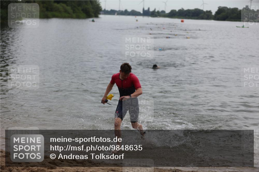 21.06.2026 - 29. Vierlanden-Triathlon Andreas Tolksdorf http://msf.ph/oto/9848635 21.06.2026 09:55:07 Schwimmen 324, 337, 367, 379 meine-sportfotos.de
