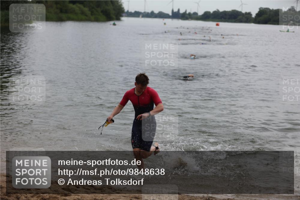 21.06.2026 - 29. Vierlanden-Triathlon Andreas Tolksdorf http://msf.ph/oto/9848638 21.06.2026 09:55:07 Schwimmen 324, 337, 367, 379 meine-sportfotos.de