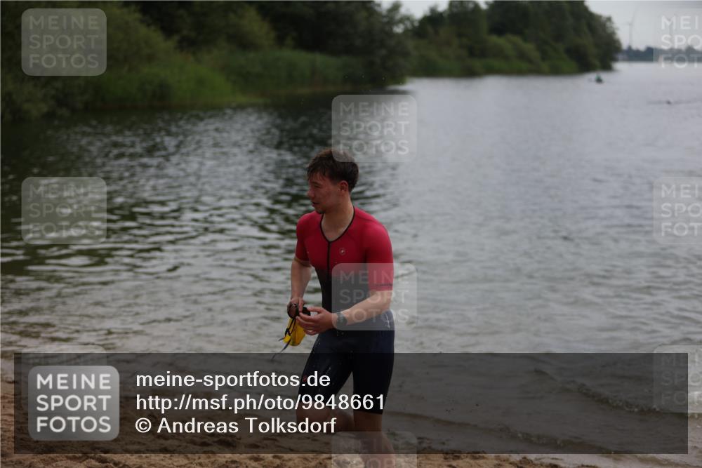 21.06.2026 - 29. Vierlanden-Triathlon Andreas Tolksdorf http://msf.ph/oto/9848661 21.06.2026 09:55:08 Schwimmen 324, 337, 367, 379 meine-sportfotos.de