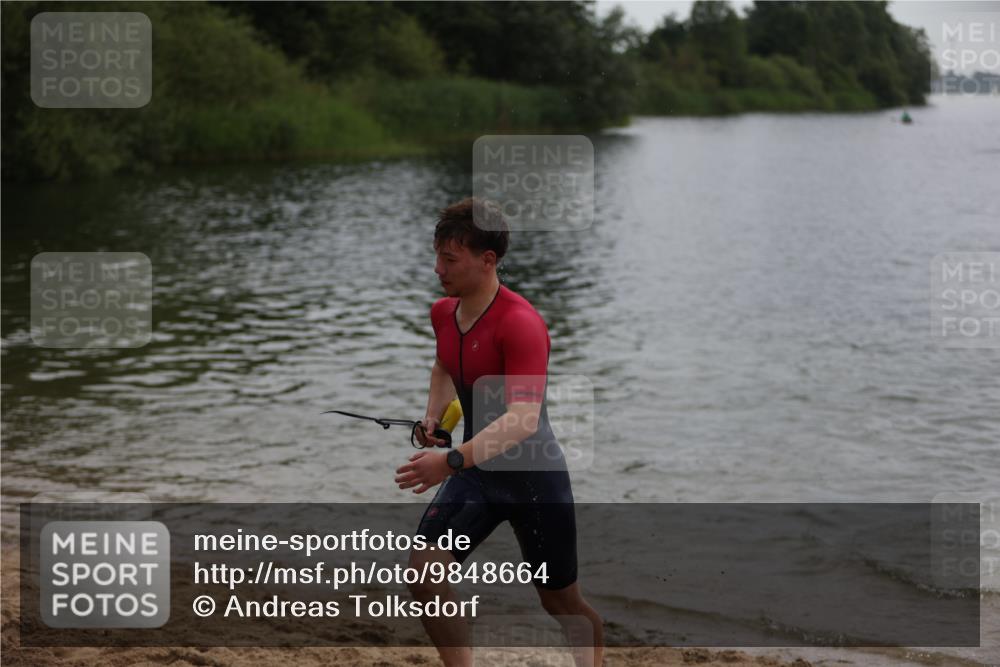21.06.2026 - 29. Vierlanden-Triathlon Andreas Tolksdorf http://msf.ph/oto/9848664 21.06.2026 09:55:09 Schwimmen 324, 337, 367 meine-sportfotos.de