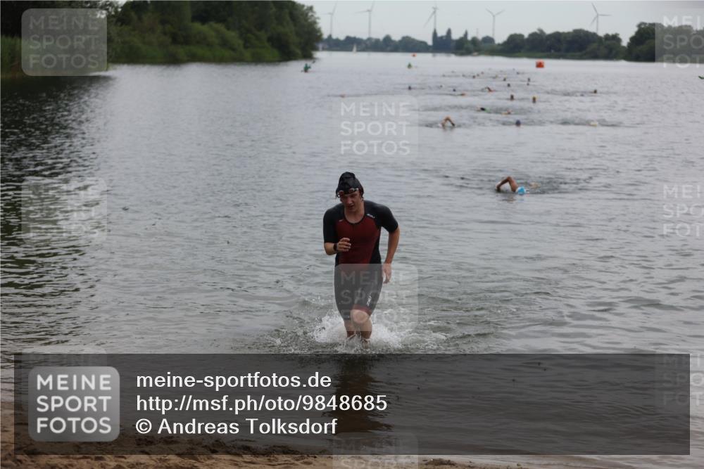 21.06.2026 - 29. Vierlanden-Triathlon Andreas Tolksdorf http://msf.ph/oto/9848685 21.06.2026 09:55:21 Schwimmen 323 meine-sportfotos.de