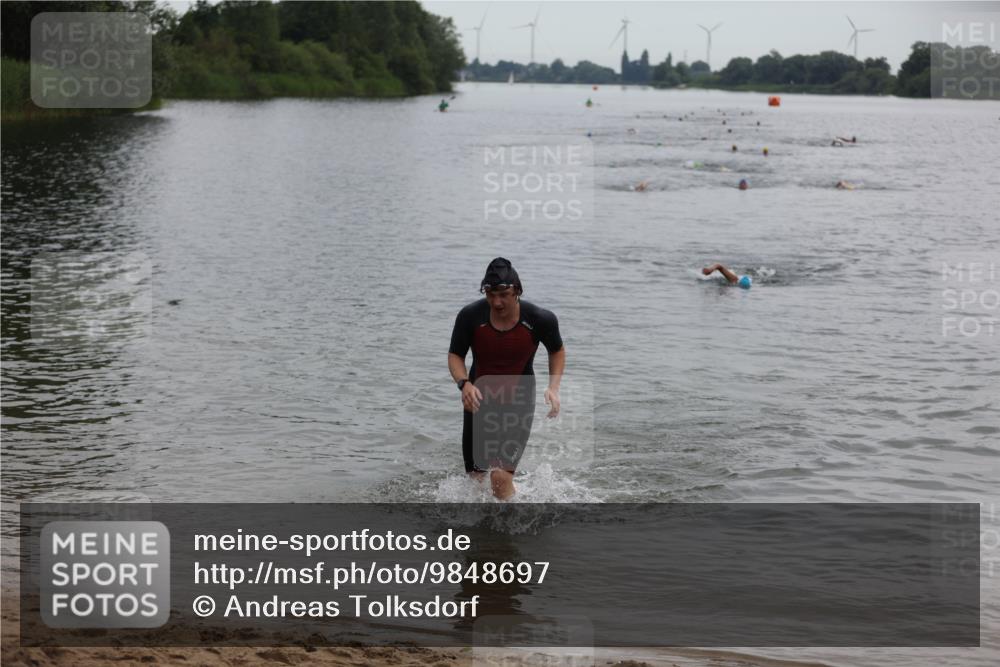 21.06.2026 - 29. Vierlanden-Triathlon Andreas Tolksdorf http://msf.ph/oto/9848697 21.06.2026 09:55:21 Schwimmen 323 meine-sportfotos.de