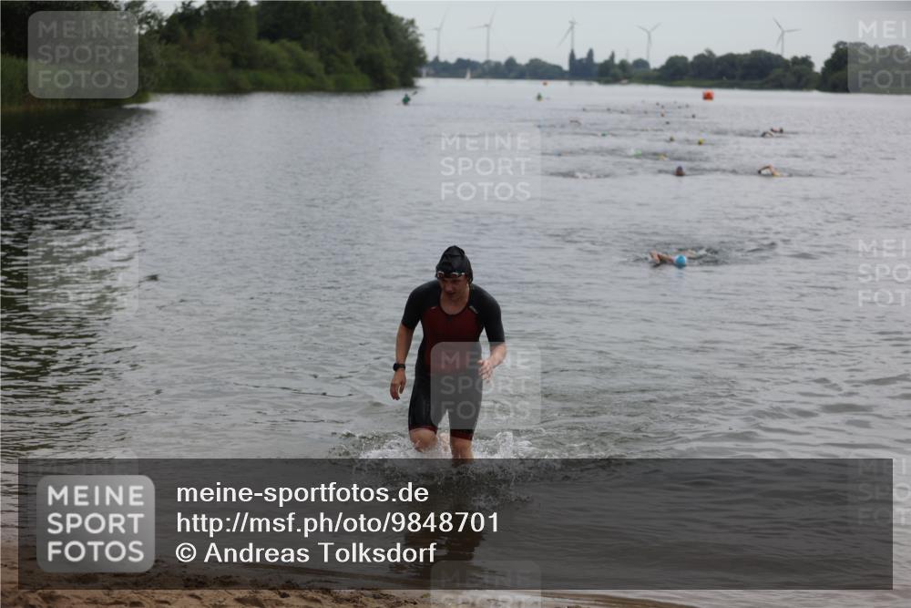 21.06.2026 - 29. Vierlanden-Triathlon Andreas Tolksdorf http://msf.ph/oto/9848701 21.06.2026 09:55:21 Schwimmen 323 meine-sportfotos.de