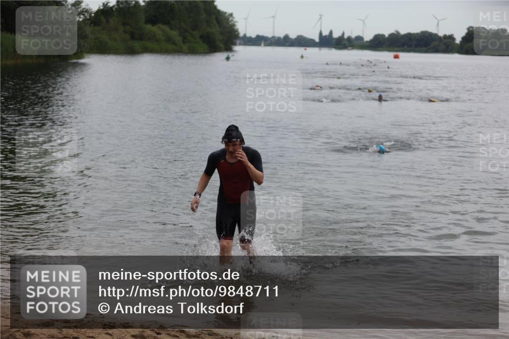 21.06.2026 - 29. Vierlanden-Triathlon Andreas Tolksdorf http://msf.ph/oto/9848711 21.06.2026 09:55:22 Schwimmen 323 meine-sportfotos.de