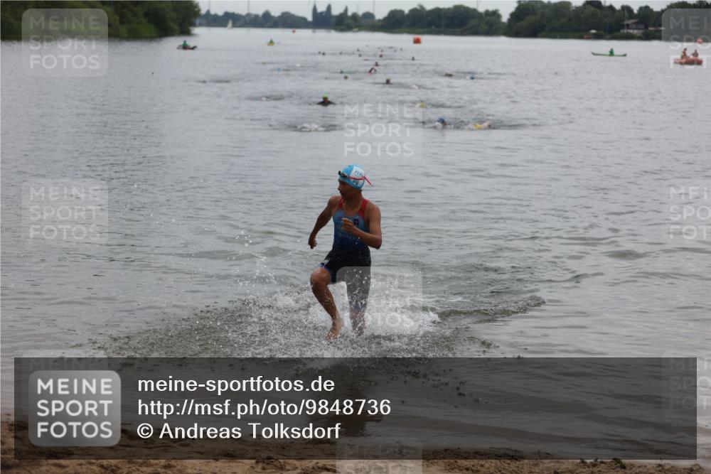 21.06.2026 - 29. Vierlanden-Triathlon Andreas Tolksdorf http://msf.ph/oto/9848736 21.06.2026 09:55:36 Schwimmen 376 meine-sportfotos.de