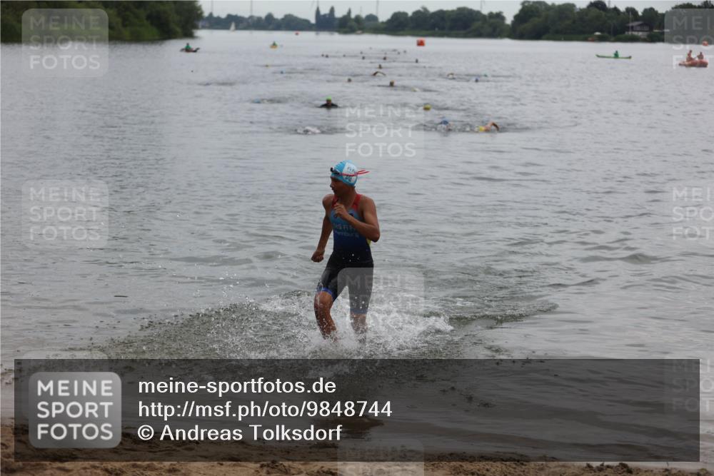 21.06.2026 - 29. Vierlanden-Triathlon Andreas Tolksdorf http://msf.ph/oto/9848744 21.06.2026 09:55:36 Schwimmen 376 meine-sportfotos.de