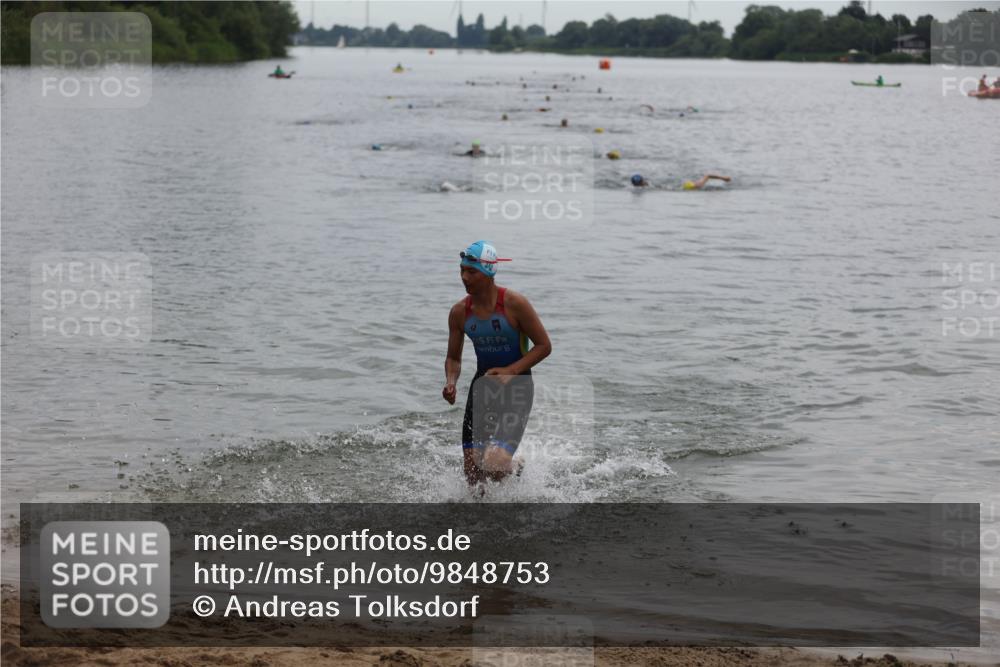 21.06.2026 - 29. Vierlanden-Triathlon Andreas Tolksdorf http://msf.ph/oto/9848753 21.06.2026 09:55:36 Schwimmen 376 meine-sportfotos.de