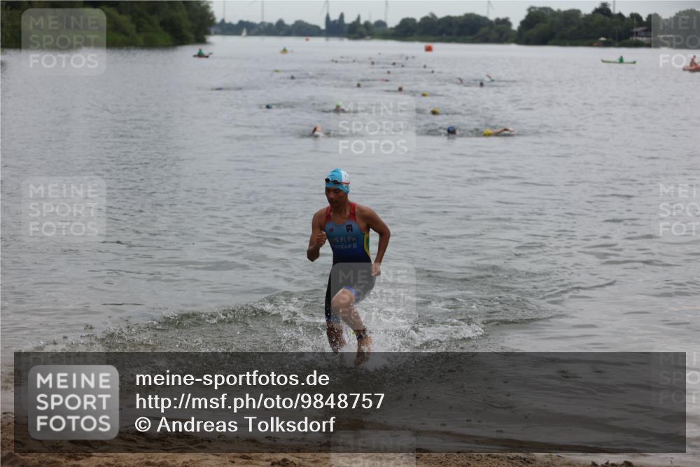 21.06.2026 - 29. Vierlanden-Triathlon Andreas Tolksdorf http://msf.ph/oto/9848757 21.06.2026 09:55:36 Schwimmen 376 meine-sportfotos.de