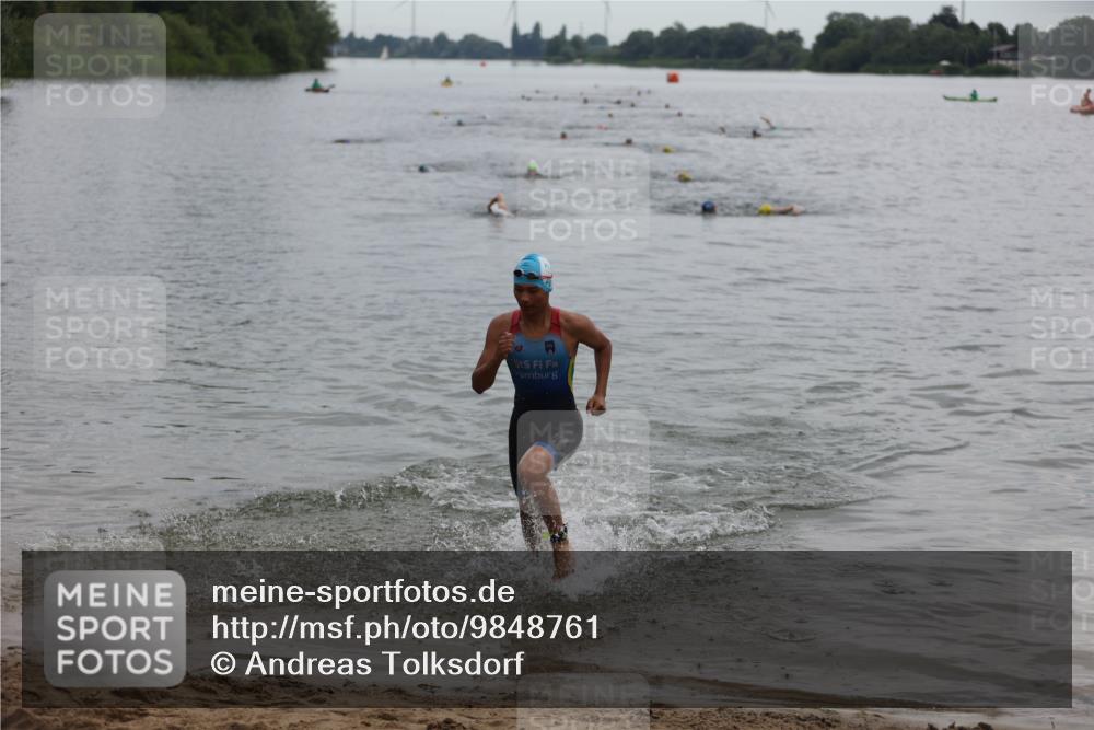 21.06.2026 - 29. Vierlanden-Triathlon Andreas Tolksdorf http://msf.ph/oto/9848761 21.06.2026 09:55:36 Schwimmen 376 meine-sportfotos.de