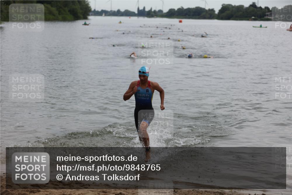 21.06.2026 - 29. Vierlanden-Triathlon Andreas Tolksdorf http://msf.ph/oto/9848765 21.06.2026 09:55:36 Schwimmen 376 meine-sportfotos.de