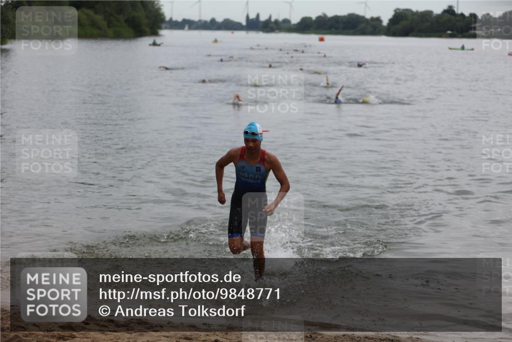 21.06.2026 - 29. Vierlanden-Triathlon Andreas Tolksdorf http://msf.ph/oto/9848771 21.06.2026 09:55:36 Schwimmen 376 meine-sportfotos.de