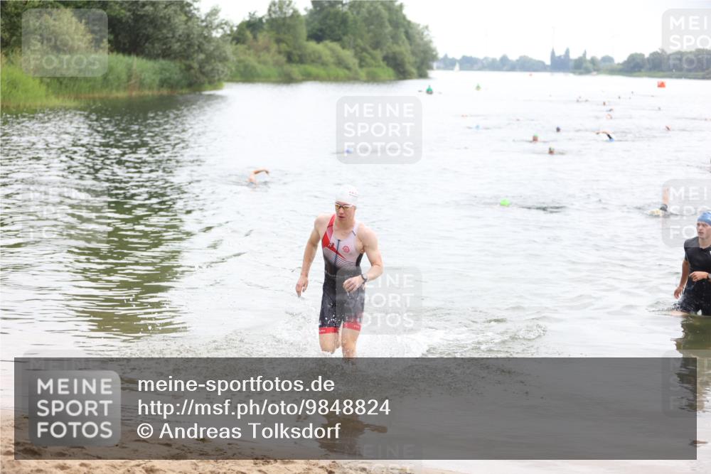 21.06.2026 - 29. Vierlanden-Triathlon Andreas Tolksdorf http://msf.ph/oto/9848824 21.06.2026 09:56:02 Schwimmen 329, 381, 389 meine-sportfotos.de