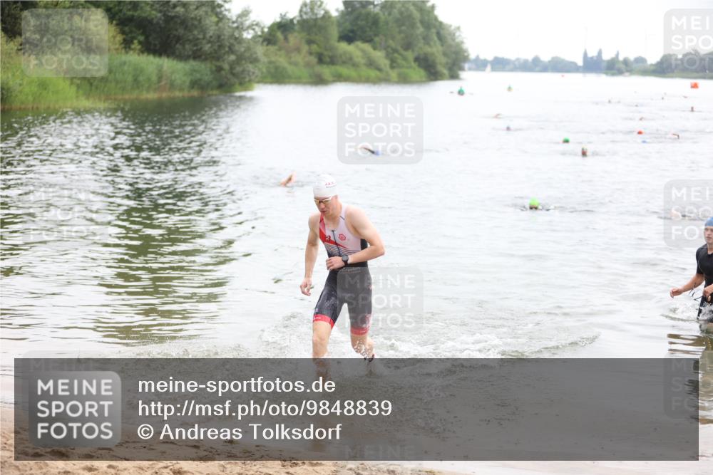 21.06.2026 - 29. Vierlanden-Triathlon Andreas Tolksdorf http://msf.ph/oto/9848839 21.06.2026 09:56:03 Schwimmen 329, 381, 389 meine-sportfotos.de