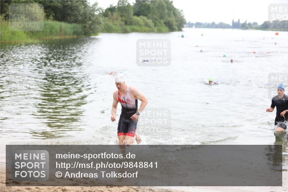 21.06.2026 - 29. Vierlanden-Triathlon Andreas Tolksdorf http://msf.ph/oto/9848841 21.06.2026 09:56:03 Schwimmen 329, 381, 389 meine-sportfotos.de