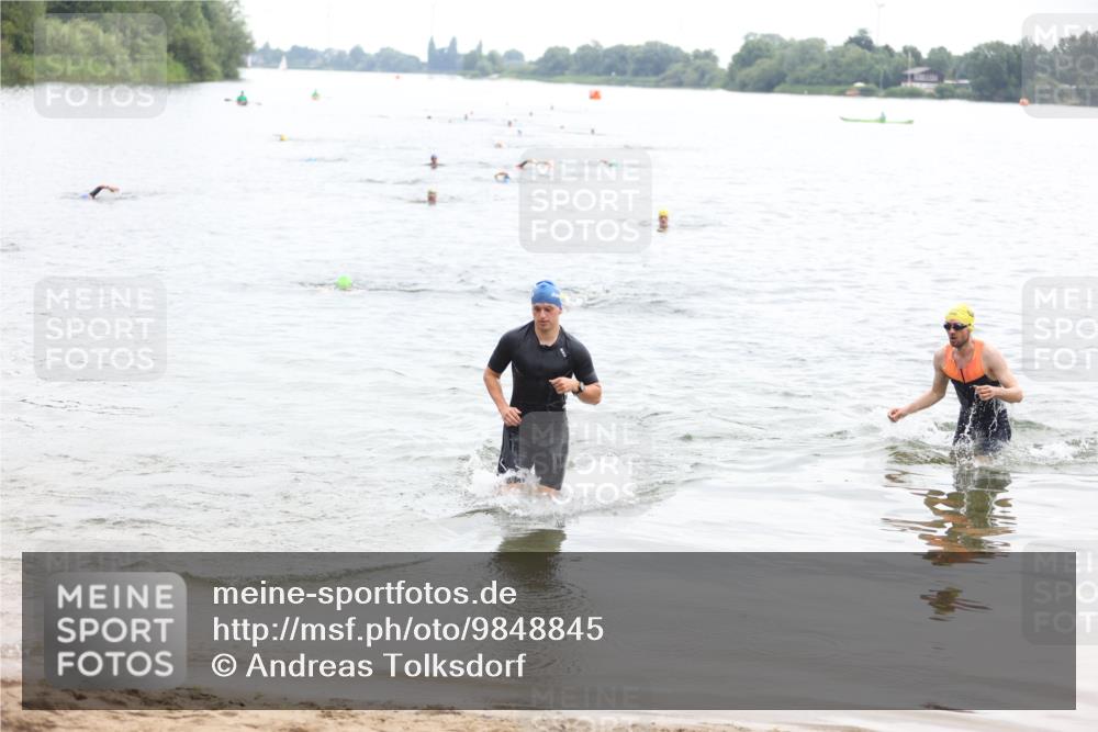 21.06.2026 - 29. Vierlanden-Triathlon Andreas Tolksdorf http://msf.ph/oto/9848845 21.06.2026 09:56:04 Schwimmen 329, 381, 389 meine-sportfotos.de