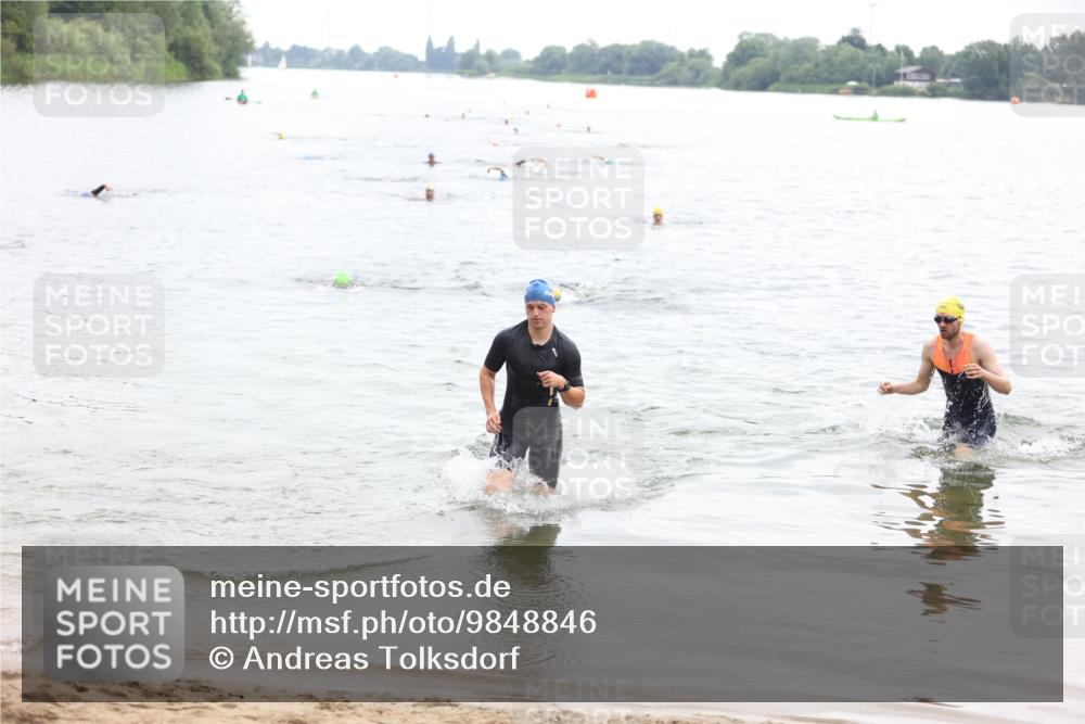 21.06.2026 - 29. Vierlanden-Triathlon Andreas Tolksdorf http://msf.ph/oto/9848846 21.06.2026 09:56:04 Schwimmen 329, 381, 389 meine-sportfotos.de