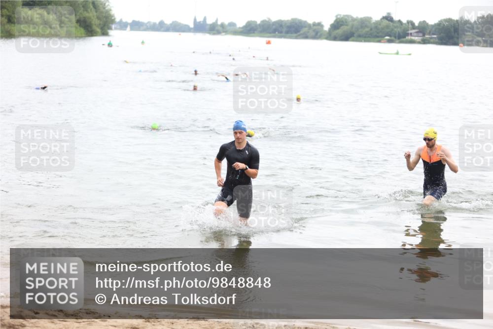 21.06.2026 - 29. Vierlanden-Triathlon Andreas Tolksdorf http://msf.ph/oto/9848848 21.06.2026 09:56:04 Schwimmen 329, 381, 389 meine-sportfotos.de